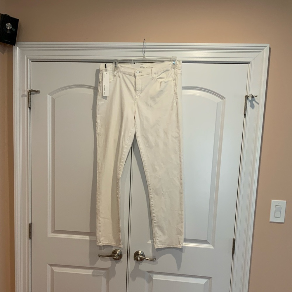 Calvin Klein white jeans size 33x32 NWT